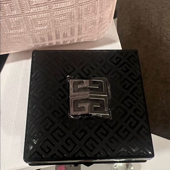 Givenchy Pink Clutch Bag and Black Compact Mirror - Picture 4 of 7